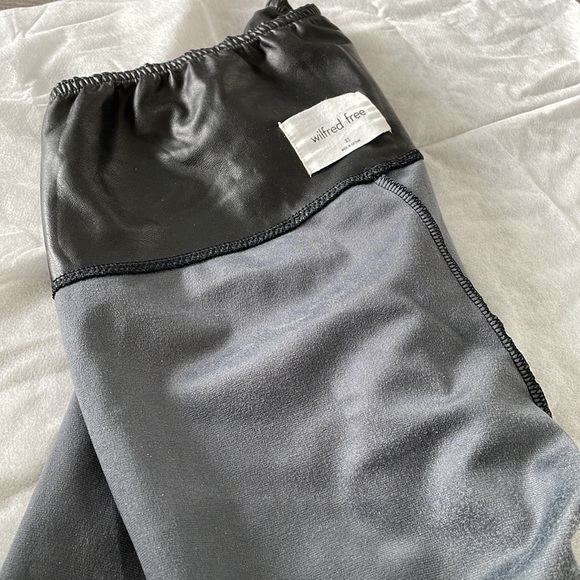 ✨SOLD ✨ Aritzia Black Daria Faux Leather Leggings - XS - Picture 6 of 9